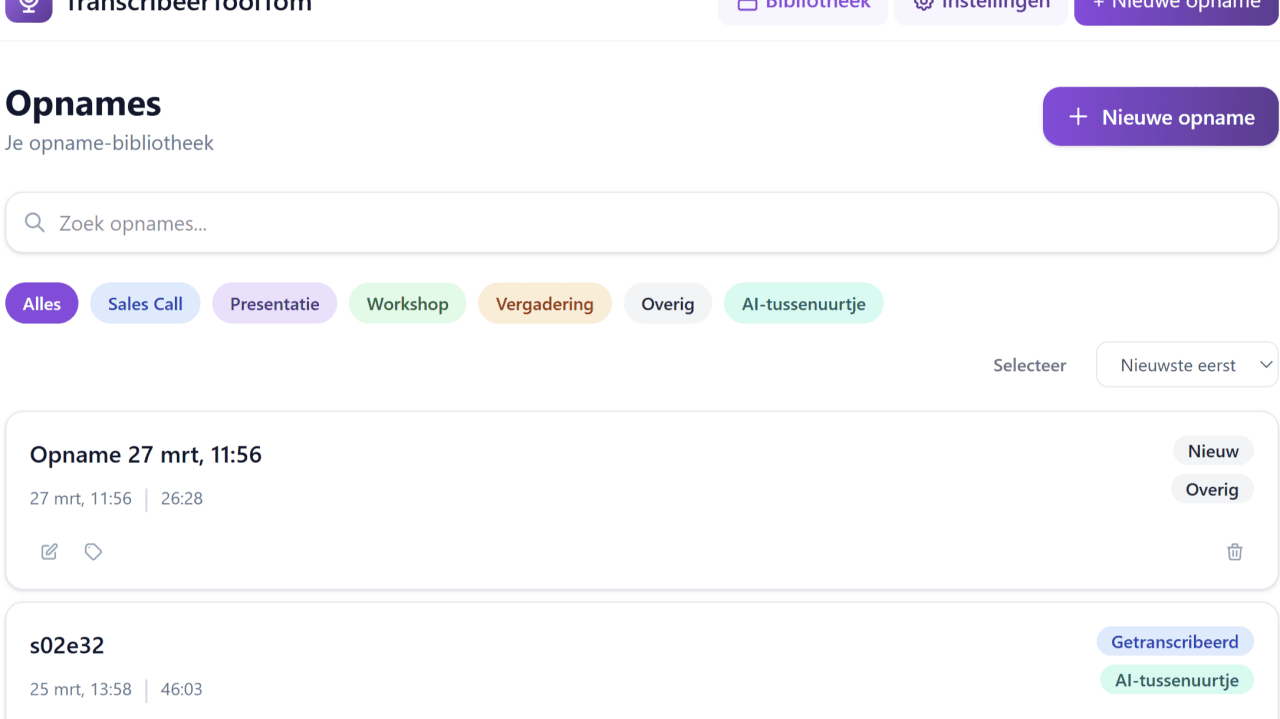Interface van TranscribeerToolTom met opnamebibliotheek, categorieen en nieuwe opname-knop.